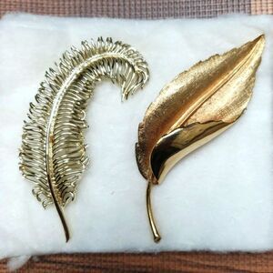 2 Vintage Leaf Pins
